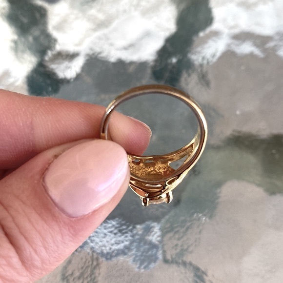 Gold Tone Round Cut Crystal Ring, Size 8 - Picture 12 of 15